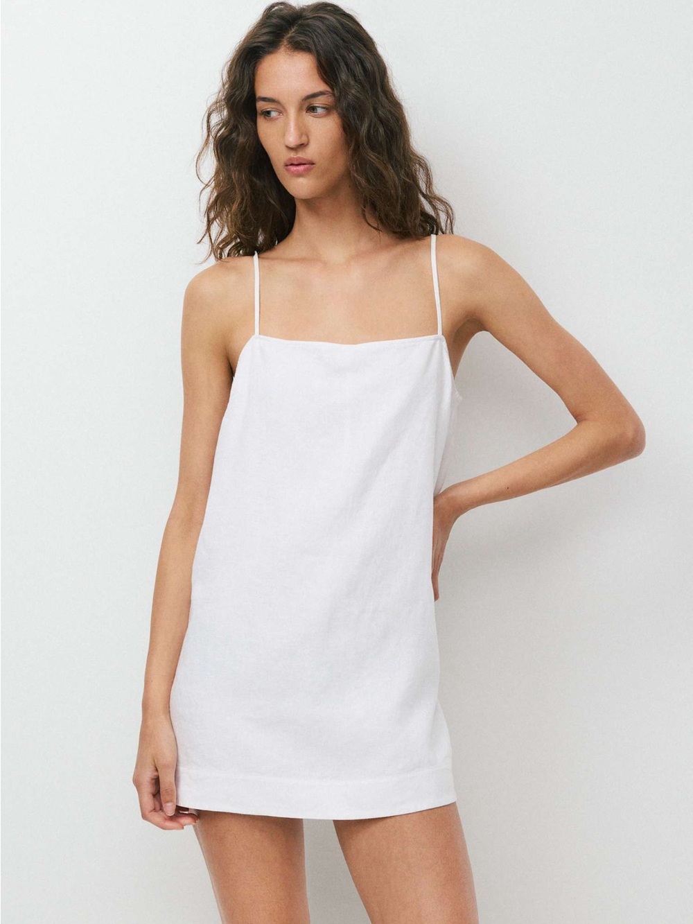 Aritzia Little Moon
Acros Linen Dress